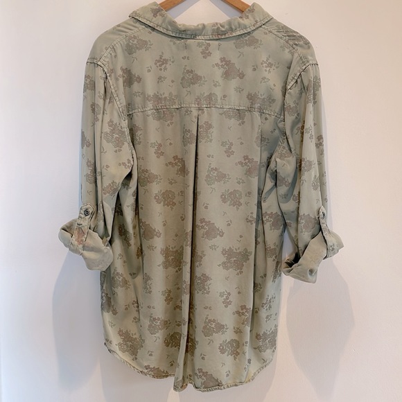 Standard Grace Floral V-Neck Long/Short Sleeve Top. Size S. Colour Olive. - Picture 4 of 6